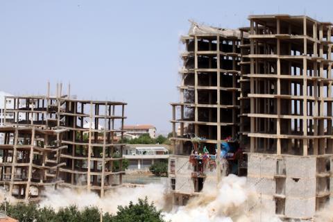 Loredana Longo, Demolition #1 squatter, 2011; Video, HD; 03:30. Courtesy the artist Loredana Longo, Demolition #1 squatter, 2011; Video, HD; 03:30. Courtesy the artist