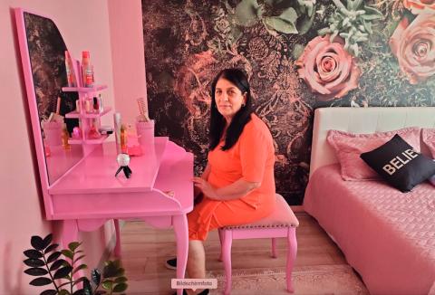 Selma Selman A Pink Room of Her Own, 2020; Video, Full HD; 4:33. Courtesy the artist Selma Selman A Pink Room of Her Own, 2020; Video, Full HD; 4:33. Courtesy the artist