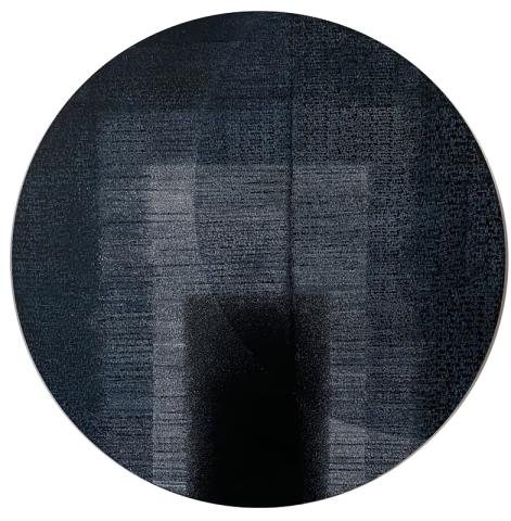 Marina Bindella Il mare di Dirac II, 2026, olio, stampa da polimero e graffito su tavola, diametro cm 100 Marina Bindella Il mare di Dirac II, 2026, olio, stampa da polimero e graffito su tavola, diametro cm 100