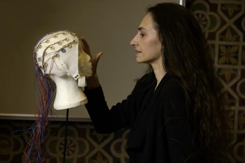 Valentina Bambini, Professoressa ordinaria di Linguistica alla Scuola Universitaria di Studi Superiori IUSS Pavia Mostra “Ritratte. Donne di arte e di scienza” Foto di Gerald Bruneau ©Fondazione Bracco